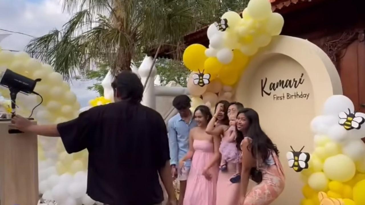 Dekorasi Balon dan Karakter Winnie The Pooh