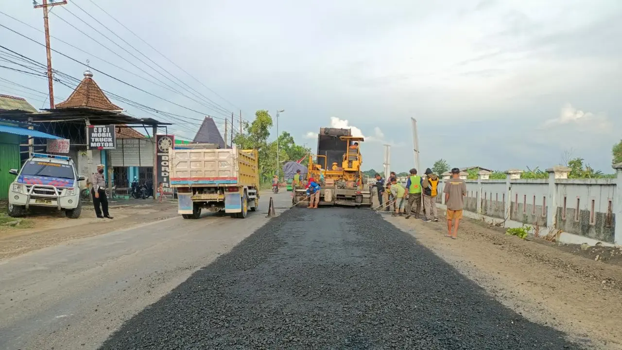 Jalan raya nasional Bojonegoro-Balen. (Liputan6.com/Ahmad Adirin)