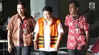 Ekspresi tersangka e-KTP Setya Novanto seusai menjalani pemeriksaan di Gedung KPK, Jakarta, Jumat (24/11). Usai menjalani pemeriksaan, Setya Novanto atau Setnov yang masih terlihat lesu. (Liputan6.com/Immanuel Antonius)