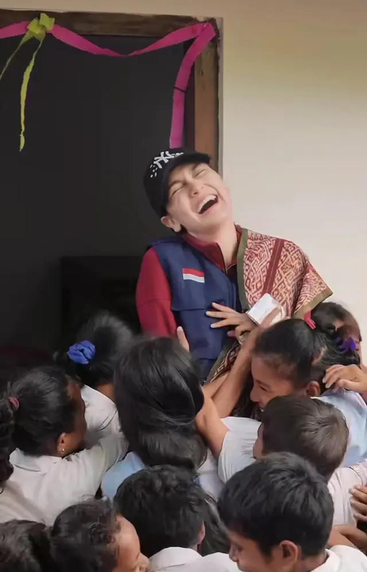 7 Momen Luna Maya Resmikan Gedung Sekolah Baru di NTT, Dulu Berdinding Kayu