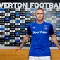 Wayne Rooney berpose di markas Everton, Minggu (10/7/2017).  (evertonfc)