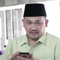 Farhat Abbas menceritakan kelakuan kasar yang pernah dilakukan oleh Regina Andriane Saputri. Ia juga mengungkapkan bahwa Regina sempat terjerat dengan narkoba.