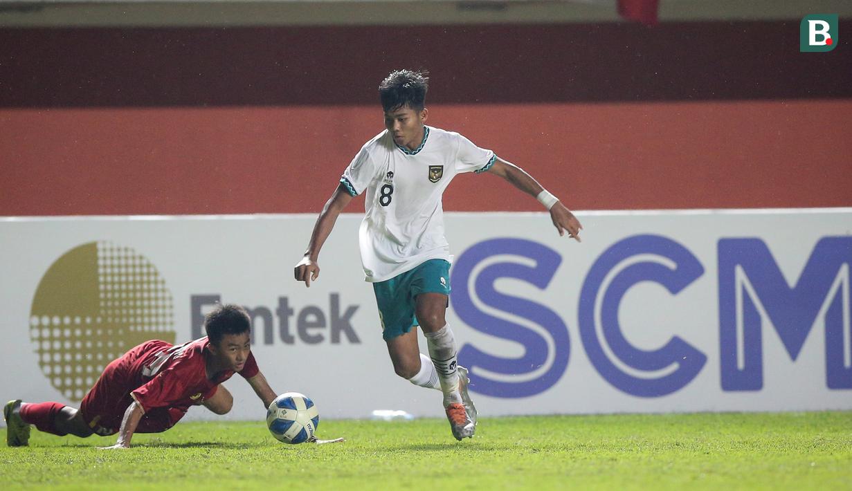 Kaka juga berhasil merepotkan barisan pertahanan Timnas Vietnam U-16. (Bola.com/Bagaskara Lazuardi)