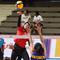Pemain Timnas Bola Voli Putri Indonesia, Megawati Hangestri Pertiwi melakukan servis ke arah pemain Timnas Bola Voli Putri Thailand&nbsp;saat laga Grup A Bola Voli Putri SEA Games 2023 di Olympic Complex Indoor Main Hall, Phnom Penh, Kamboja, Selasa (09/05/2023). (Bola.com/Abdul Aziz)