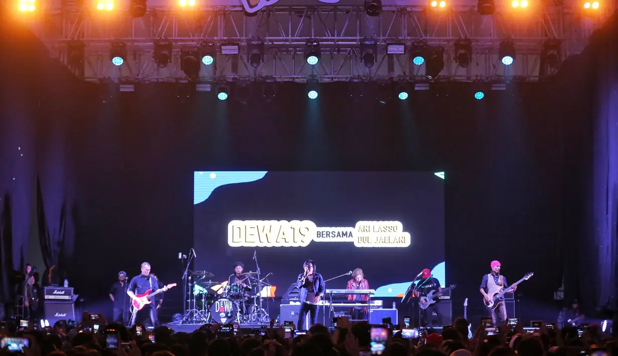 Dewa 19-Festival Mesin Waktu 2019 (Adrian Putra/Fimela.com)
