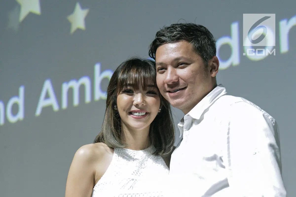 Gading Marten dan Gisella Antastasia Umbar Kemesraan