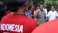 Kemenpora, Imam Nahrawi, memberikan arahan kepada atlet tenis di GBK, Jakarta, Selasa (20/3/2018). Menpora mengunjungi beberapa Pelatnas untuk memastikan persiapan atlet jelang Asian Games 2018. (Bola.com/Asprilla Dwi Adha)