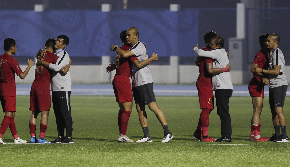 Para pemain Timnas Indonesia U-22 merayakan kemenangan atas Laos U-22 pada laga SEA Games 2019 di Stadion City of Imus Grandstand, Manila, Kamis (5/12). Indonesia menang 4-0 atas Laos. (Bola.com/M Iqbal Ichsan)
