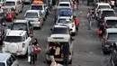 Salah satu seorang pemudik mengungkapkan, dirinya mengantre selama 1,5 jam karena kondisi dermaga padat kendaraan sehingga sulit bergerak, Banten, Kamis, (25/7/14), (Liputan6.com/ Johan Tallo)