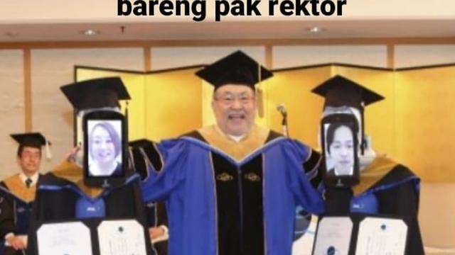 7 Meme Wisuda Saat Pandemi Virus Corona Ini Bikin Sedih
