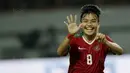 Gelandang Indonesia U-19, Witan Sulaeman, melakukan selebrasi usai mencetak gol ke gawang Thailand pada laga persahabatan di Stadion Wibawa Mukti, Cikarang, Minggu (8/10/2017). Indonesia menang 3-0 atas Thailand. (Bola.com/M Iqbal Ichsan)