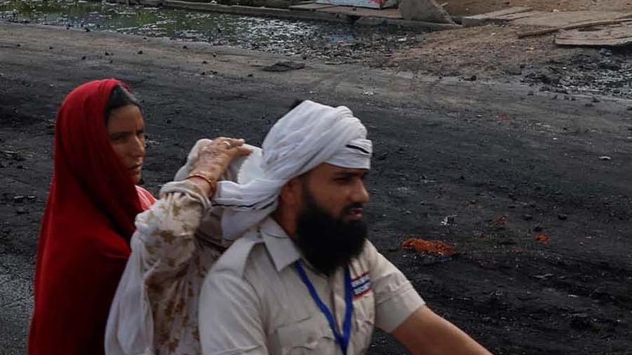 Mengutip Reuters, kekerasan meletus setelah pawai keagamaan kelompok Hindu melewati wilayah Nuh yang didominasi kelompok Muslim.