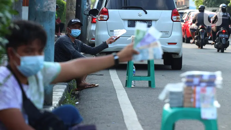 Jasa Penukar Uang Baru di Tangerang Mulai Ramai