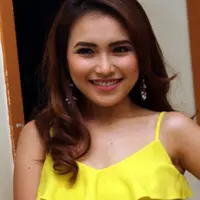 Album kedua dari pedangdut, Ayu Ting Ting terjual sebanyak 200 ribu copy dalam waktu 3 minggu.