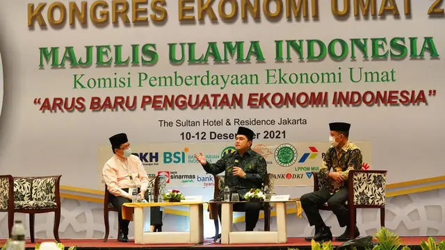 Menteri BUMN Erick Thohir raih Penghargaan Penggerak Ekonomi Syariah dari MUI.
