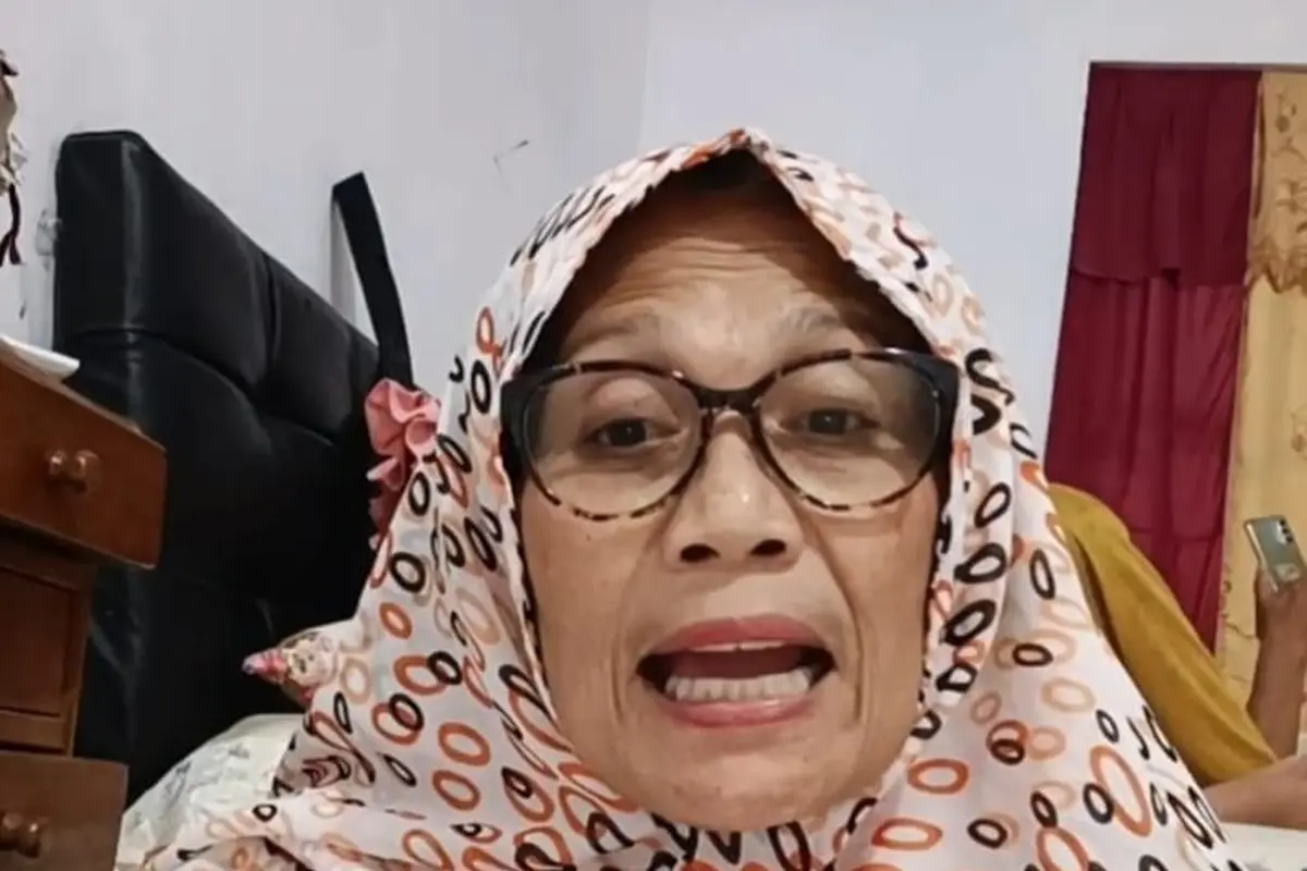 Nursyah ibunda Indah Permatasari menggelar siaran langsung di Instagram, 8 Mei 2023. (Foto: Dok. Instagram @mustaminnursyah)