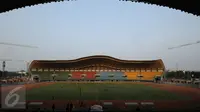 Suasana Stadion Patriot Bekasi, Selasa (25/8/2015). Selain dua tribun penonton, penyelesaian pembangunan Stadion Patriot Bekasi tahap dua difokuskan pada beberapa fasilitas penunjang. (Liputan6.com/Helmi Fithriansyah)