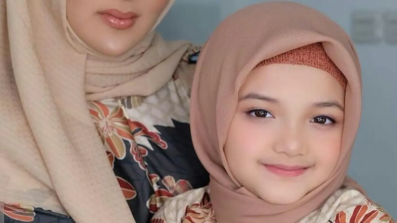 Pesona Manis Arsy Hermansyah Putri Ashanty saat Pakai Hijab Pashmina