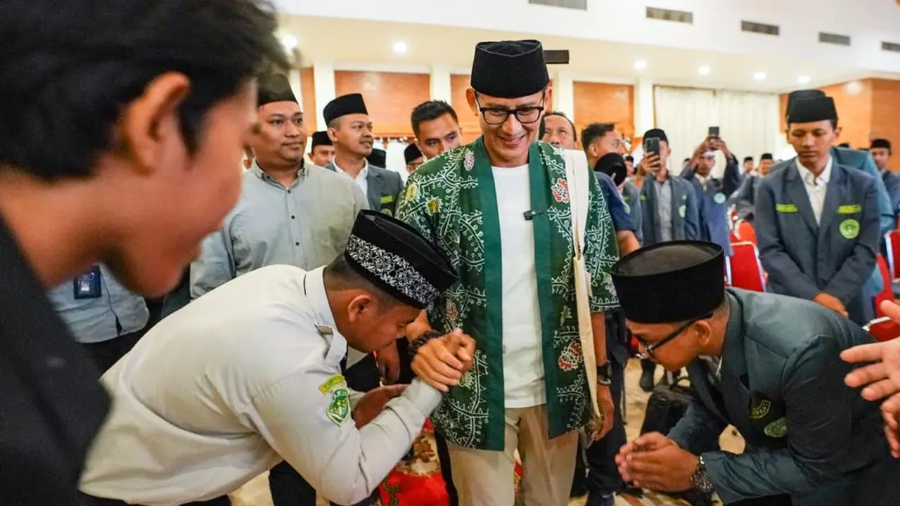 Sandiaga Uno saat menghadiri Konferensi Besar (Konbes) dan Rapat Kerja Nasional (Rakernas) Ikatan Pelajar Nahdlatul Ulama (IPNU)