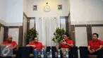 Ketua Umum PB PRSI, Sandiaga S Uno (kedua kanan) memberikan keterangan jelang KRAPSI di Jakarta, Kamis (17/12/2015). 1000 perenang muda akan bertarung memperebutkan Piala Presiden. (Liputan6.com/Helmi Fithriansyah)