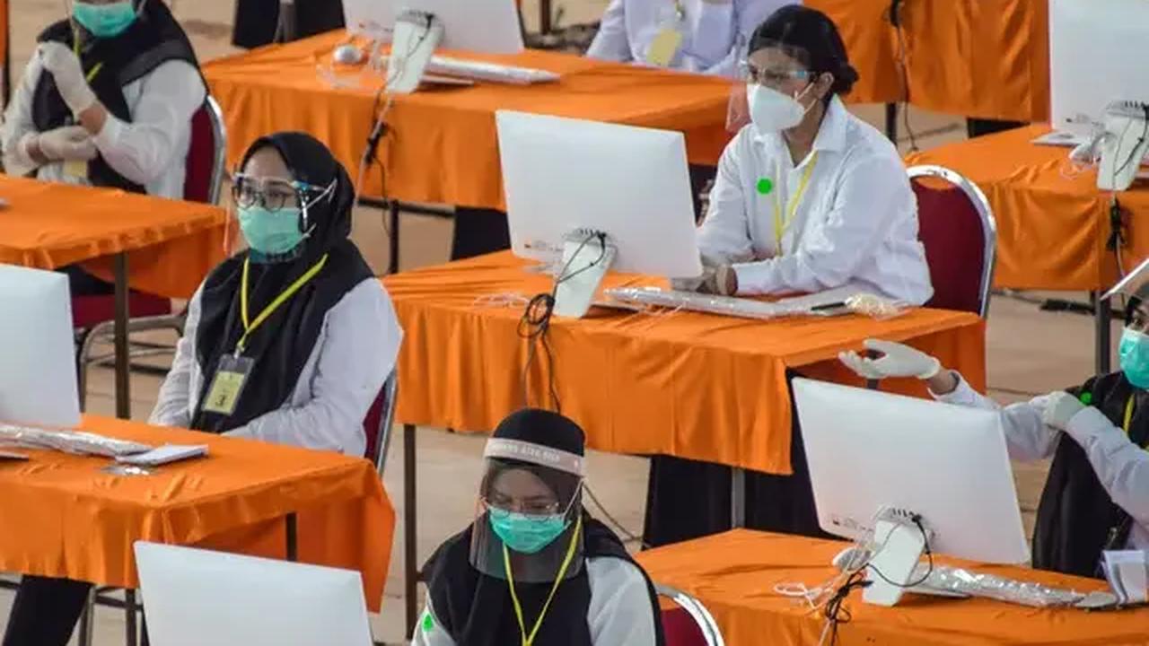 "Tadi juga sudah disampaikan tentang bagaimana akselerasi percepatan regulasi menjadi prioritas, salah satunya tadi sudah kita sampaikan adalah RTRW (Rencana Tata Ruang Wilayah) yang turunannya RDTR (Rencana Detail Tata Ruang)."