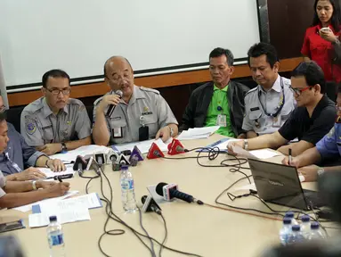 Kementerian Perhubungan melakukan jumpa pers terkait hilang kontaknya pesawat AirAsia QZ8501, Jakarta, Minggu (28/12/2104). (Liputan6.com/Faizal Fanani)