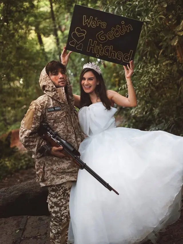 6 Potret Prewedding Artis Bertema Unik, Dari Gladiator Hingga Mermaid