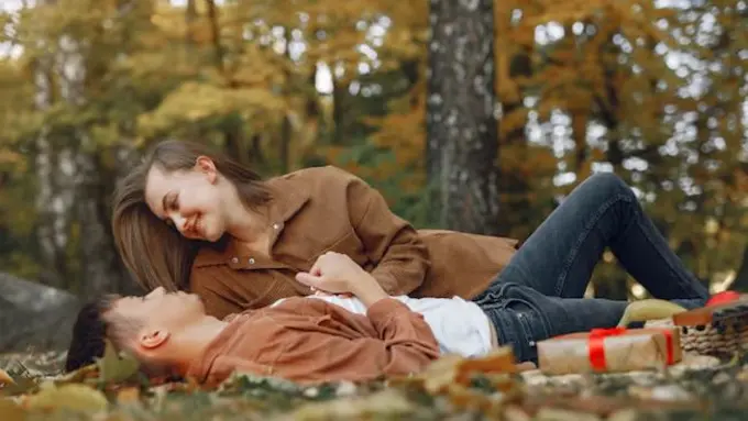 Kenali Sikap Perempuan yang Bisa Membuat Pria Merasa Nyaman dan Tertarik