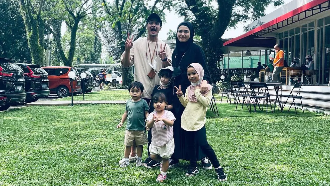 [Fimela] Keluarga Ricky Harun