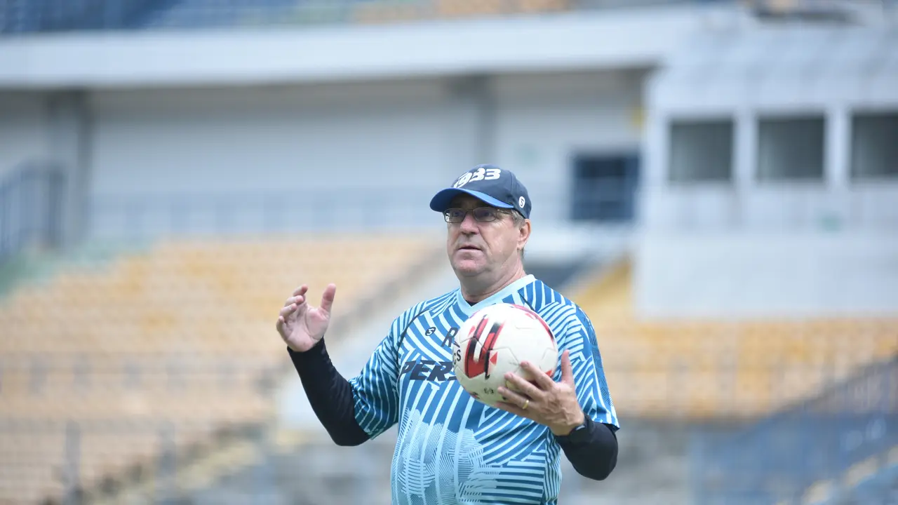 Pelatih Persib Bandung, Robert Alberts