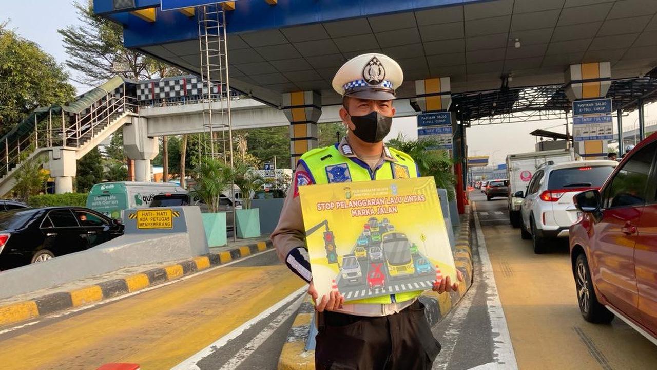 Ditlantas Polda Metro Jaya mengklaim menurunkan angka pelanggaran lalu lintas, pemotor yang melawan arah.<br>