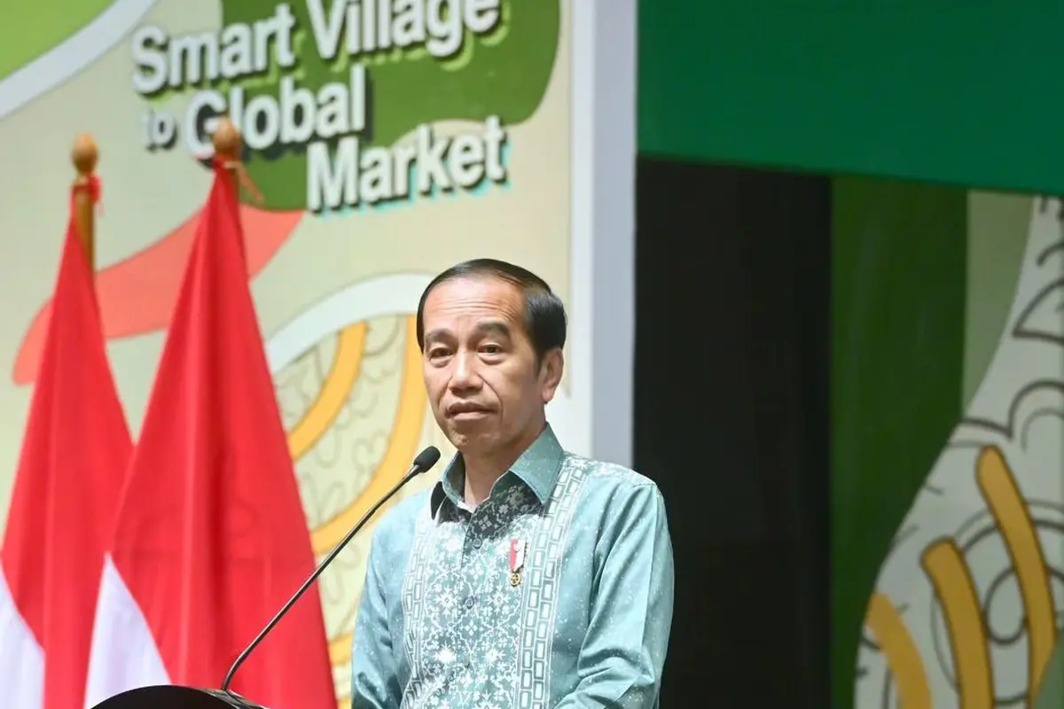 Presiden Jokowi enggan memberikan pendapatnya soal putusan MK yang mengabulkan sebagian gugatan batas usia minimal capres-cawapres 40 tahun atau pernah jadi kepala daerah.