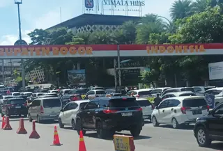 Arus kendaraan wisatawan menuju kawasan Puncak, Bogor, mulai menunjukkan peningkatan pada hari kedua Lebaran, Minggu (22/3/2026) pagi. (Foto: Istimewa)