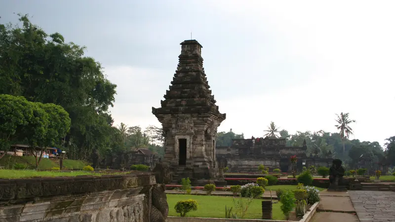 Legenda Lele Putih Penghuni Kolam di Candi Penataran