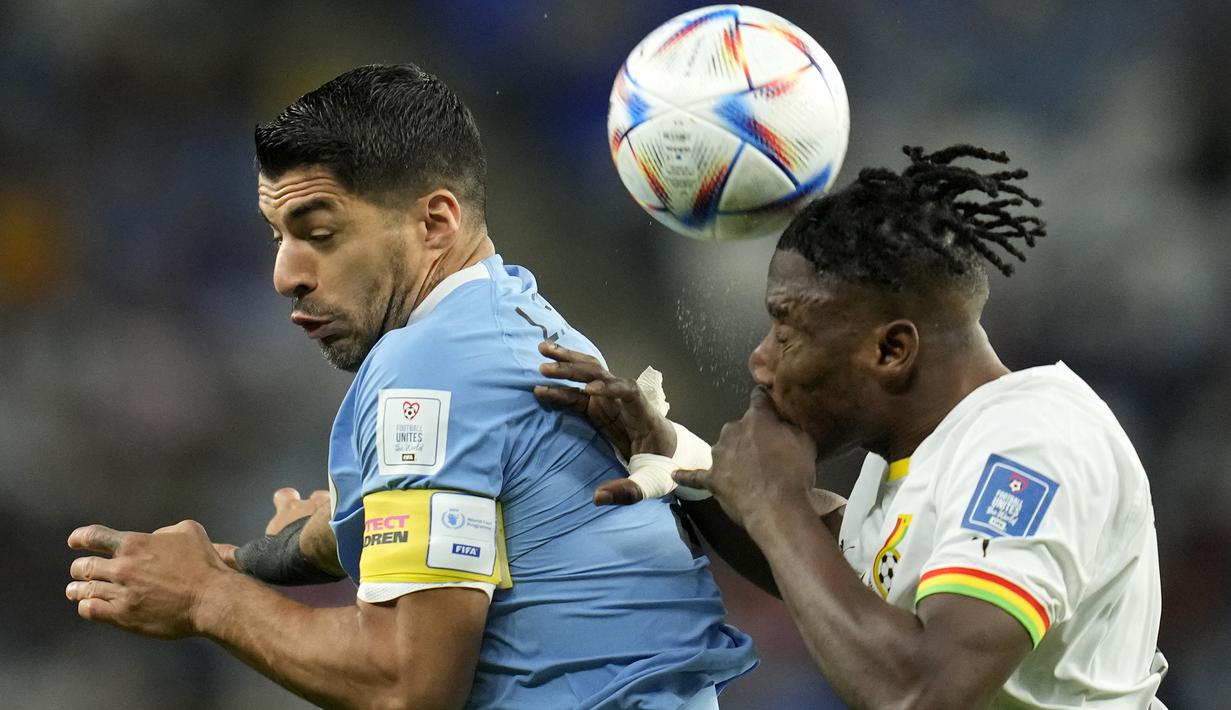 Luis Suarez. Dalam tiga edisi Piala Dunia sebelumnya, mulai 2010 hingga 2018, striker Uruguay ini mampu mencetak 7 gol dan diprediksi akan menambah jumlah golnya di Piala Dunia 2022 Qatar. (AP Photo/Ashley Landis)