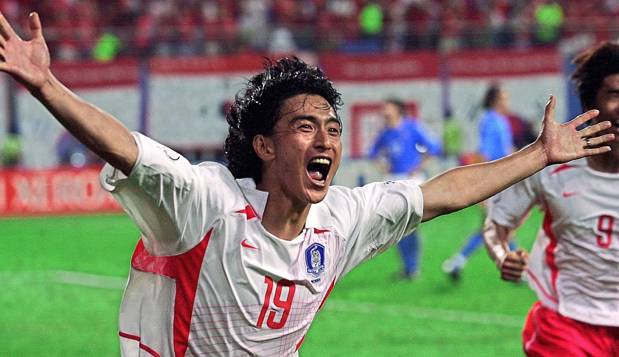 Sial Bagi Italia, Korea Selatan berhasil mencetak gol kemenangan hanya 3 menit menjelang babak kedua perpanjangan waktu usai, tepatnya di menit ke-117 melalui Ahn Jung-hwan. (AFP/Choi Jae-ku)