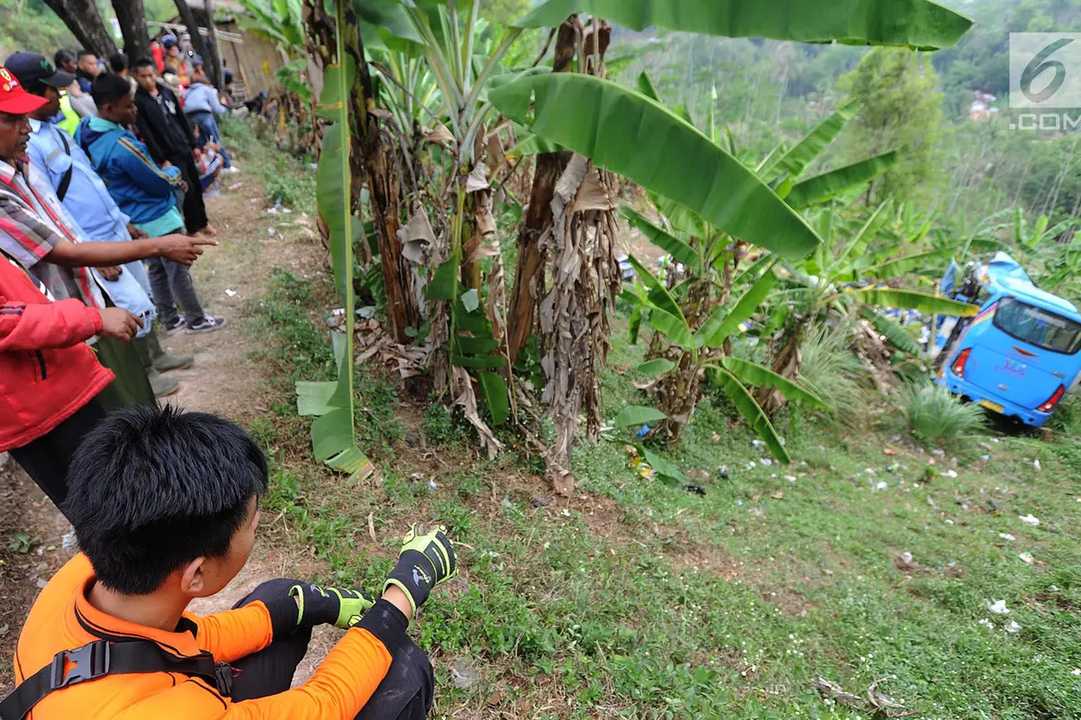 Bus Masuk Jurang di Sukabumi