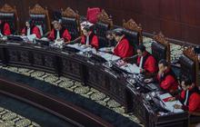 Hakim MK Saldi Isra, Enny Nurbaningsih & Arief Hidayat Dissenting Opinion Putusan Sengketa Pilpres