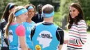 Lomba London Marathon 2017 yang pesertanya dari Heads Together Charity diadakan untuk menangani stigma dan memberikan bantuan pada orang-orang dengan masalah kesehatan mental, London, Rabu (19/4). (AFP PHOTO / POOL / Chris Jackson)