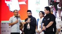 Menteri Investasi/Kepala BKPM Bahlil Lahadalia memberikan NIB kepada 550 pelaku UMK perseorangan dari wilayah Jakarta Pusat dan Jakarta Selatan. Pemberian NIB juga disaksikan oleh Menteri Badan Usaha Milik Negara (BUMN) Erick Thohir.