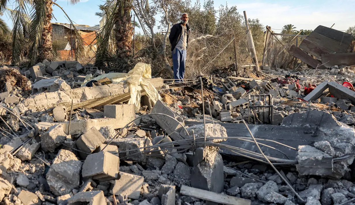 Beberapa sumber medis mengatakan bahwa serangan Israel menewaskan sedikitnya 70 warga Palestina di seluruh wilayah Gaza sejak Senin (13/1/2025). (BASHAR TALEB/AFP)