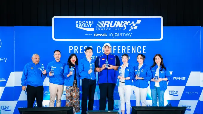 Sesi foto bersama narasumber pada press conference Pocari Sweat Run Lombok 2025 (Foto Dok: Pocari Sweat)