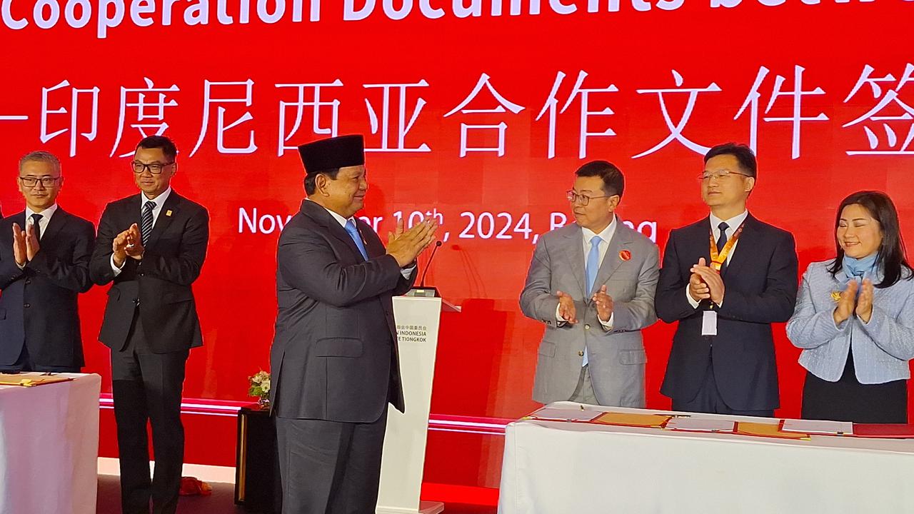 Prabowo menyaksikan kesepakatan investasi China-Indonesia.