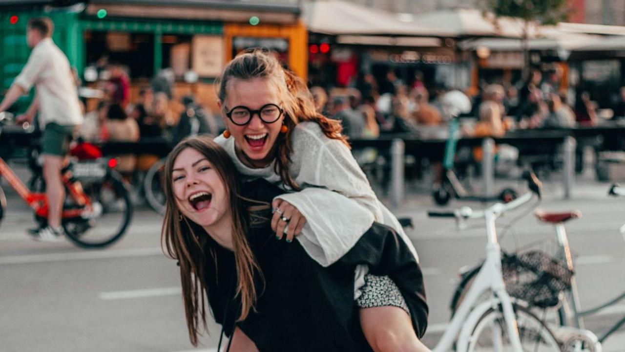6 Kumpulan Cerita Lucu yang Bikin Ngakak dan Menghibur Hati