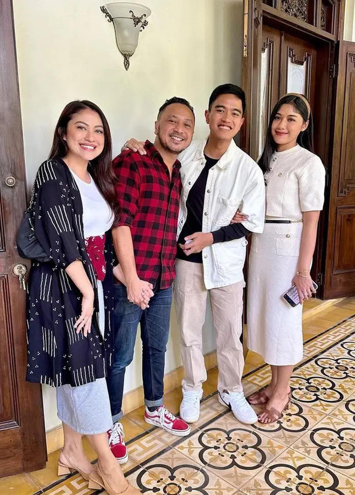 8 OOTD Cynthia Riza Istri Giring yang Sebentar Lagi Jadi Calon Ibu Pejabat saat Kenakan Wastra Nusantara