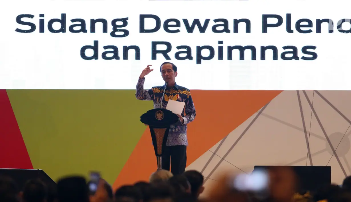 Presiden Joko Widodo atau Jokowi berbicara dalam Sidang Dewan Pleno II dan Rapimnas HIPMI di Tangerang, Rabu (7/3). Rapimnas mengusung tema 'Redistribusi Ekonomi dan Peran Pengusaha Muda dalam Memperkokoh Daya Saing Bangsa'. (Liputan6.com/Angga Yuniar)