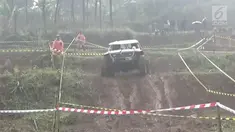Dokter Jack, dari klub offroad Galena, menjuari kejuaraan daerah Offroad IOF Sukabumi di Sirkuit Salabintana, Sukabumi, Jawa Barat, Minggu siang.
