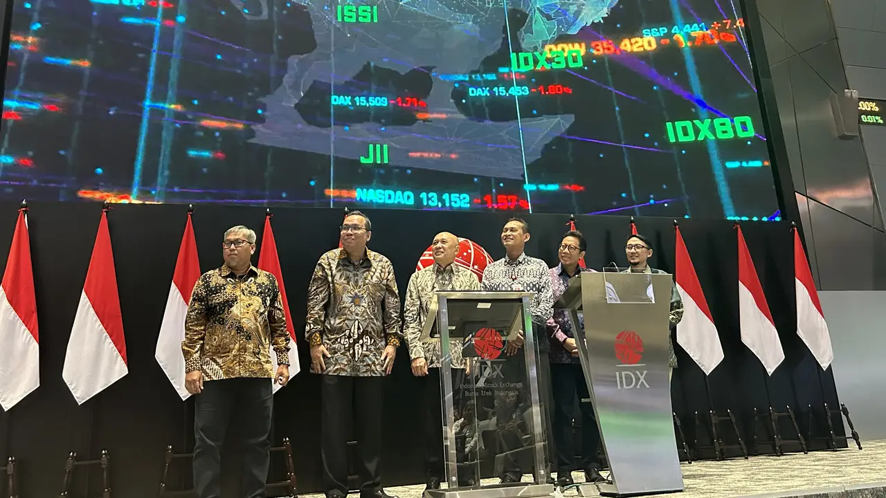 Penandatanganan Nota Kesepahaman antara Kementerian Koperasi dan Usaha Kecil, dan Menengah Republik Indonesia dan BEI tentang Pendampingan dan Pengembangan UKM melalui Pasar Moda, Rabu (7/6/2023). (Foto Liputan6.com/Elga N)