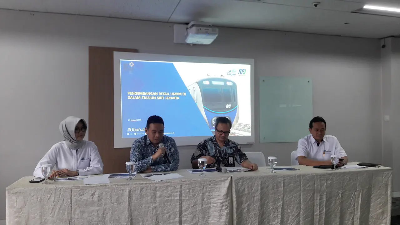 PT Mass Rapid Transit (MRT) Jakarta berencana membina 16 Usaha Mikro Kecil dan Menengah (UMKM) retail yang tersebar di 5 stasiun tertentu. Liputan6.com/Bawono Yadika