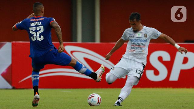 Bali United melawan Persiraja Banda Aceh